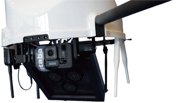 防災や災害時にも有効な新型「アナウンサードローン」クオリティソフトが発表　双葉電子のドローン採用、29ヵ国語翻訳機能も搭載