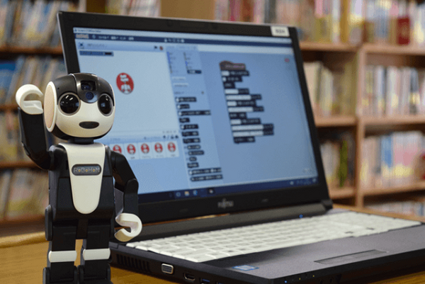 ロボホンでAI画像認識や対話プログラミングを楽しく学べる小学校向け「AI教育パック」シャープが発売
