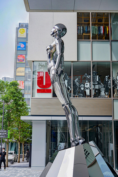 【速報】壮大/妖艶/美しい　渋谷PARCOスペイン坂広場の全長7mの巨大セクシーロボットの写真と動画を公開　空山基氏デザイン