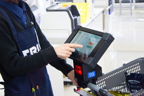 トライアルの「スマートショッピングカート」を他企業へも導入・運用へ「アルク到津店」で試験導入　非対面会計と省人化の普及に