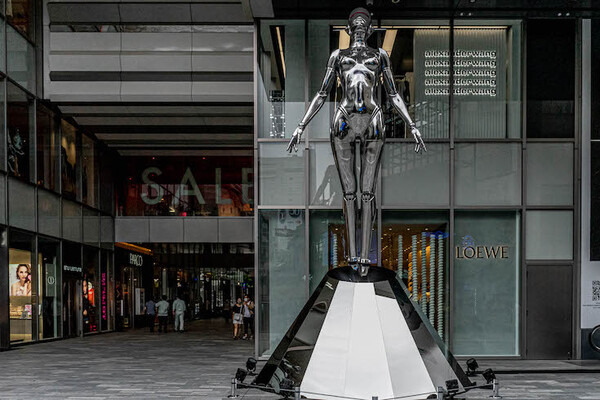 渋谷PARCOで展示中、空山基氏デザインの「SEXY ROBOT」フォトレポート！ by ロボスタカメラ部