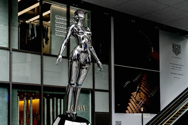 渋谷PARCOで展示中、空山基氏デザインの「SEXY ROBOT」フォトレポート！ by ロボスタカメラ部