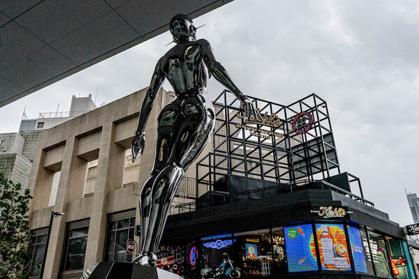 渋谷PARCOで展示中、空山基氏デザインの「SEXY ROBOT」フォトレポート！ by ロボスタカメラ部