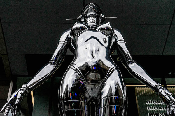 渋谷PARCOで展示中、空山基氏デザインの「SEXY ROBOT」フォトレポート！ by ロボスタカメラ部