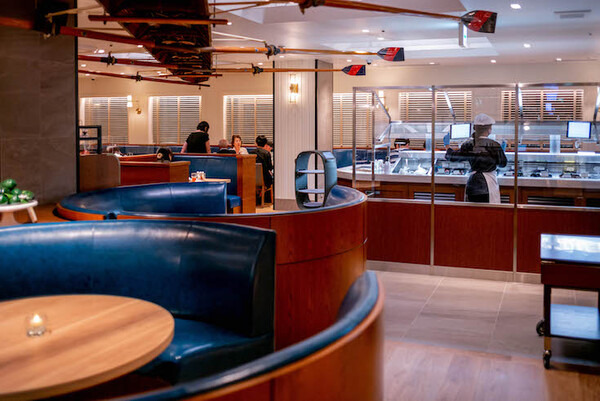 サラダをロボットが配膳！「THE GALLEY SEAFOOD & GRILL by MIKASA KAIKAN」自動配膳ロボット フォトレポート！ by ロボスタカメラ部