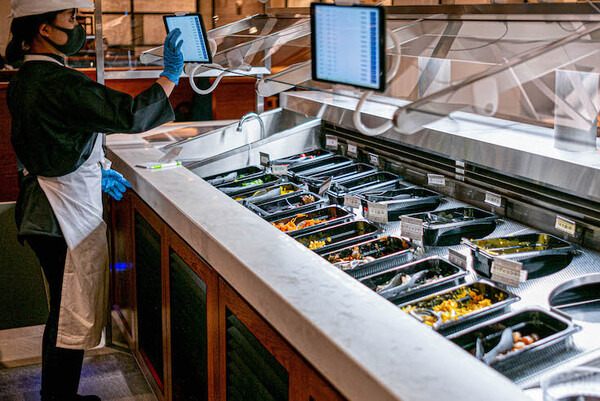 サラダをロボットが配膳！「THE GALLEY SEAFOOD & GRILL by MIKASA KAIKAN」自動配膳ロボット フォトレポート！ by ロボスタカメラ部