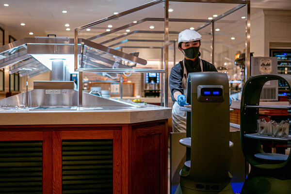 サラダをロボットが配膳！「THE GALLEY SEAFOOD & GRILL by MIKASA KAIKAN」自動配膳ロボット フォトレポート！ by ロボスタカメラ部