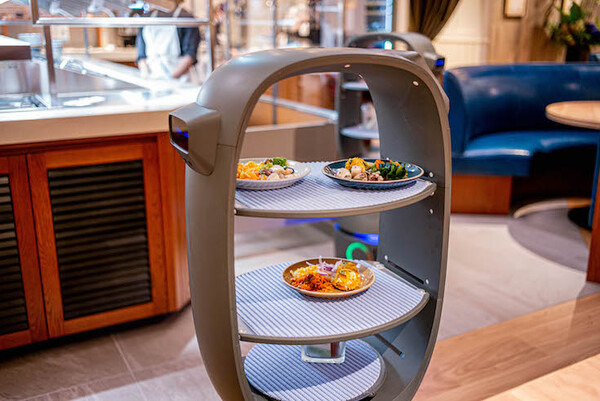 サラダをロボットが配膳！「THE GALLEY SEAFOOD & GRILL by MIKASA KAIKAN」自動配膳ロボット フォトレポート！ by ロボスタカメラ部