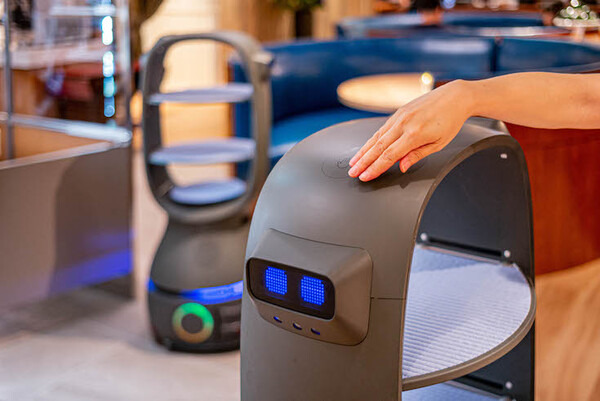 サラダをロボットが配膳！「THE GALLEY SEAFOOD & GRILL by MIKASA KAIKAN」自動配膳ロボット フォトレポート！ by ロボスタカメラ部