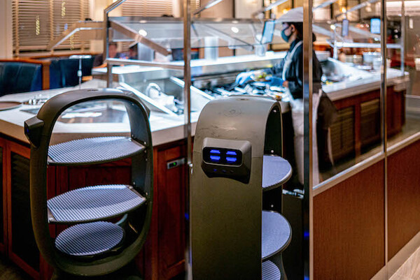 サラダをロボットが配膳！「THE GALLEY SEAFOOD & GRILL by MIKASA KAIKAN」自動配膳ロボット フォトレポート！ by ロボスタカメラ部