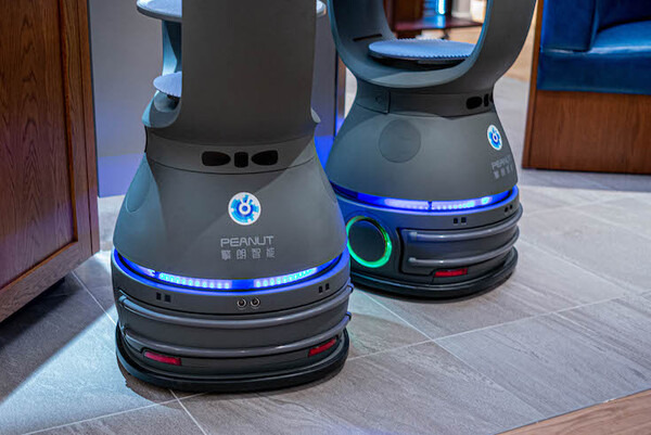 サラダをロボットが配膳！「THE GALLEY SEAFOOD & GRILL by MIKASA KAIKAN」自動配膳ロボット フォトレポート！ by ロボスタカメラ部