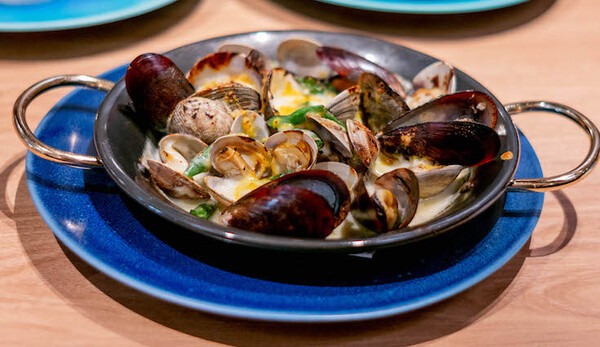 サラダをロボットが配膳！「THE GALLEY SEAFOOD & GRILL by MIKASA KAIKAN」自動配膳ロボット フォトレポート！ by ロボスタカメラ部