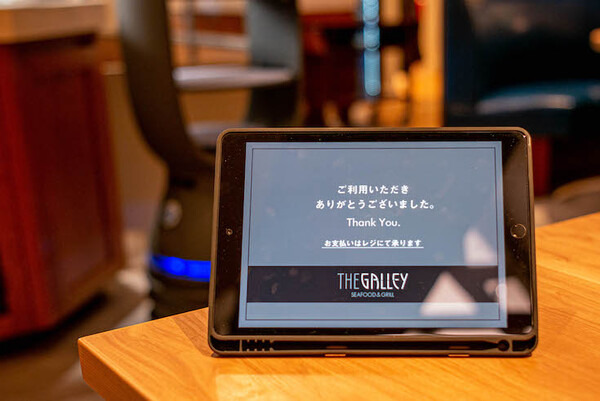 サラダをロボットが配膳！「THE GALLEY SEAFOOD & GRILL by MIKASA KAIKAN」自動配膳ロボット フォトレポート！ by ロボスタカメラ部