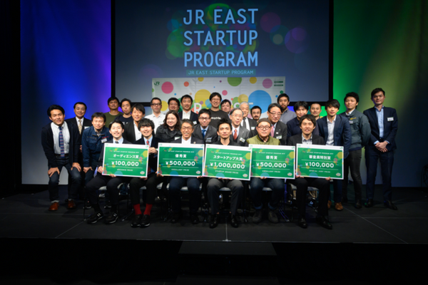 ZMPの宅配ロボット「デリロ」が出来立ての「お蕎麦を自動運転でデリバリー」　Takanawa Gateway Festで実証実験 8/12から