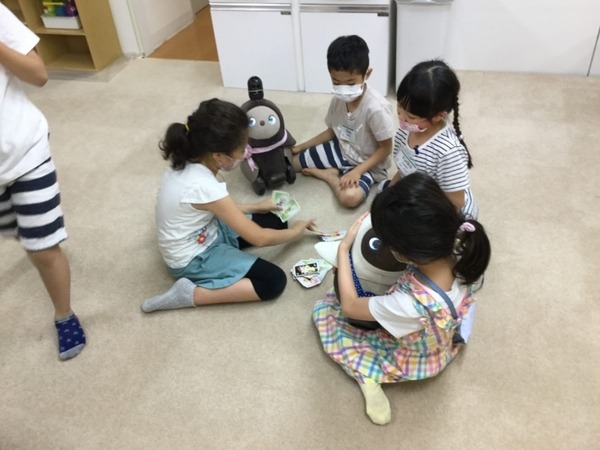 学童保育施設「ひらくきっず」が「ハッピーLOVOTプログラミング！」開催　子どもたちが「ハッピーな動き」をLOVOTで表現