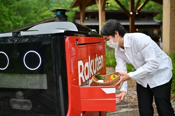 楽天の自動走行ロボット(UGV)が宿泊者に朝食と夕食を届ける 8月から「東急リゾートタウン蓼科」で開始