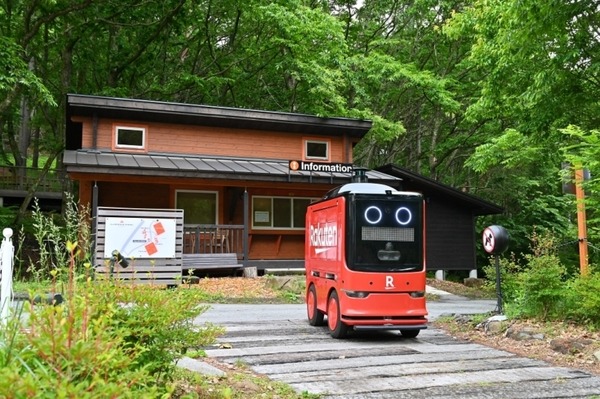 楽天の自動走行ロボット(UGV)が宿泊者に朝食と夕食を届ける 8月から「東急リゾートタウン蓼科」で開始