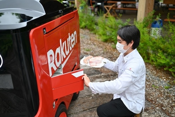 楽天の自動走行ロボット(UGV)が宿泊者に朝食と夕食を届ける 8月から「東急リゾートタウン蓼科」で開始
