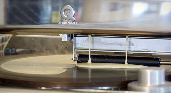 ロボットが作るクレープ、モリロボの「クレープロボットQ」をサーティワンが実験導入！イクスピアリ店で稼働開始