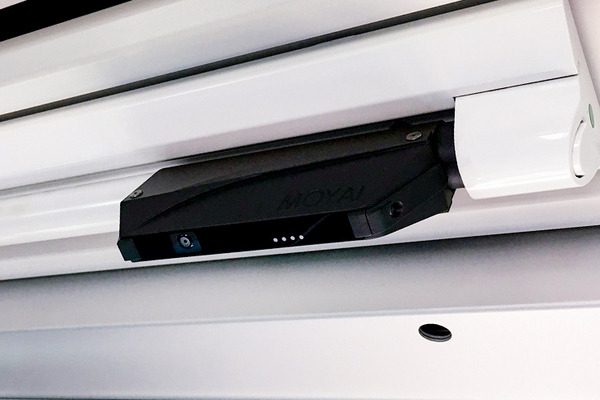 東急電鉄がLED蛍光灯一体型「防犯カメラ」を全車両に設置完了！4G通信対応は鉄道業界初　ソフトバンクと連携して車内セキュリティ向上へ