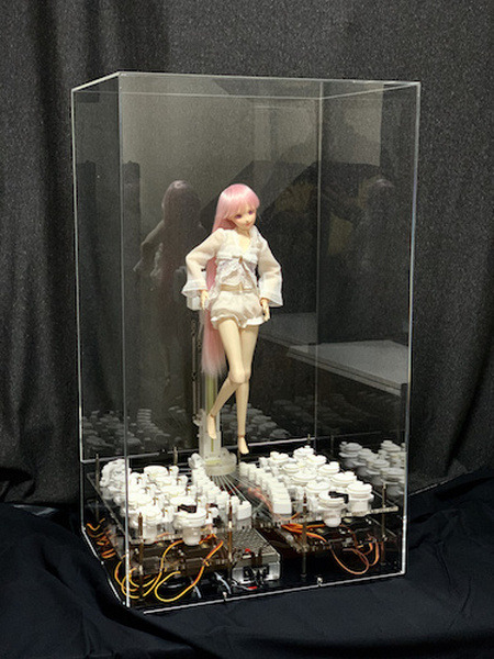 身長約40cmのロボットアイドル創作プラットフォームをスピーシーズが発表　セリフ、歌、ダンスなどをプログラミング可