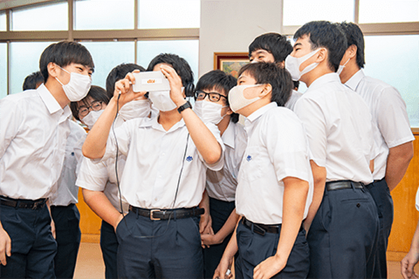 KDDI「全国の合唱部学生達にエールを送りたい」中高の合唱部102名と東京混声合唱団が合唱する「音のVR」をアプリで配信へ