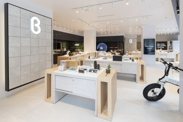 8月1日にオープンの「b8ta」有楽町店でロボットペット「LOVOT」が店長としてお迎え オリジナルユニフォームに身を包み2日間限定で登場