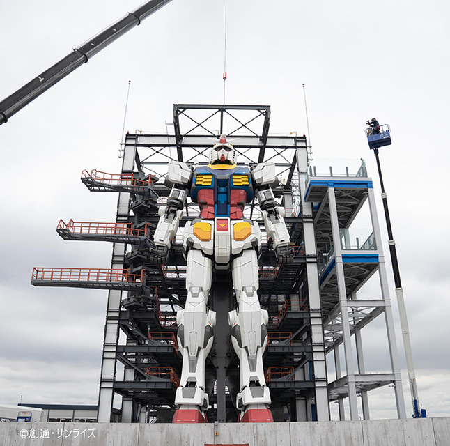 【速報】「動く実物大ガンダム」ついにポージングが明らかに　頭部と本体の取付も完了、RX-78F00誕生のバックストーリーも発表