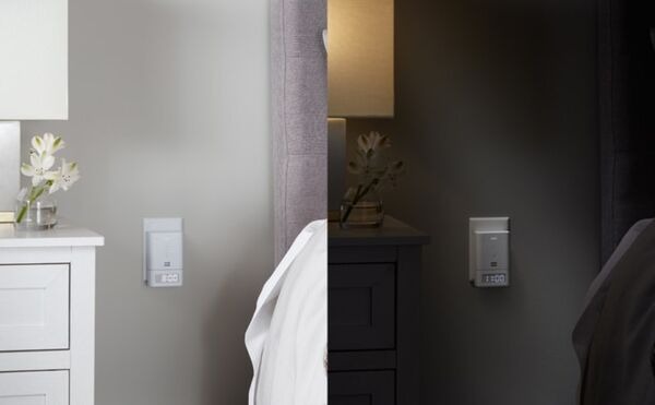 Echo Flexの専用アクセサリ「スマートクロック」新登場 時間やタイマーが一目で分かる 明るさの自動調整機能も