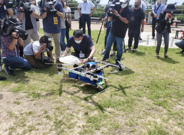 六甲周辺の山間部に荷物を届けるドローン配送サービスの実証実験　配送費と時間削減に　SkyDriveが神戸市らと共同で