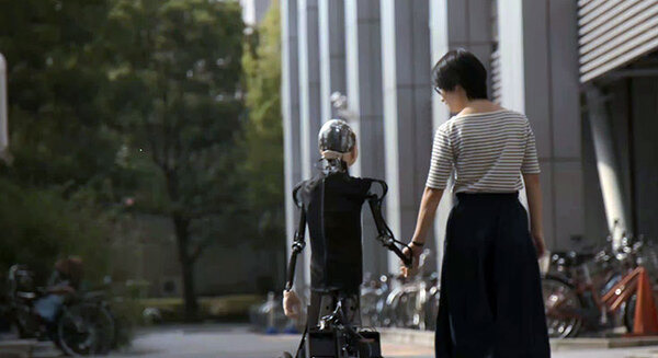 ヒト型ロボット「知的システムの実現への構成的アプローチ」人間らしい会話と社会での共生「石黒共生HRIプロジェクト」成果発表