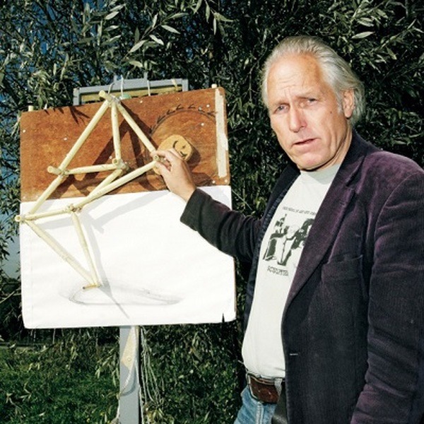 砂浜を歩くストランドビーストたち「テオ・ヤンセンWEB展覧会」期間限定で無料開催中！「風を食べる人工生命体」に惹きこまれる