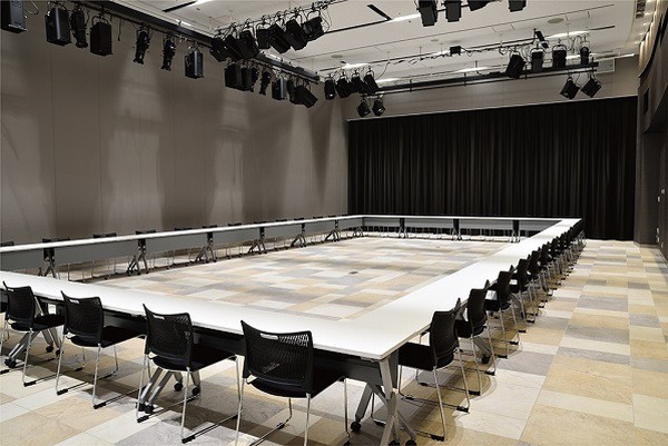 ドコモ、5G対応ガラスアンテナを広島テレビ「エキキターレ」に導入　広テレ本社一帯を5Gエリアに　注目の5Gガラスアンテナとは