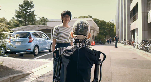 車輪で移動する子どもアンドロイド「ibuki」で挑む3つの人間性　移動の感情表出/GANによる動作の自動生成/手つなぎ移動の効果