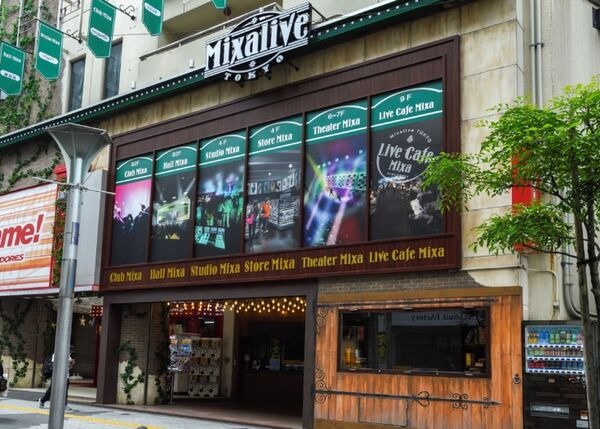 講談社×ソフトバンク5G「Mixalive TOKYO」全フロアを5G化したライブ＆ハイブリッドシアターに進化　「進撃の巨人」コラボ企画も発表