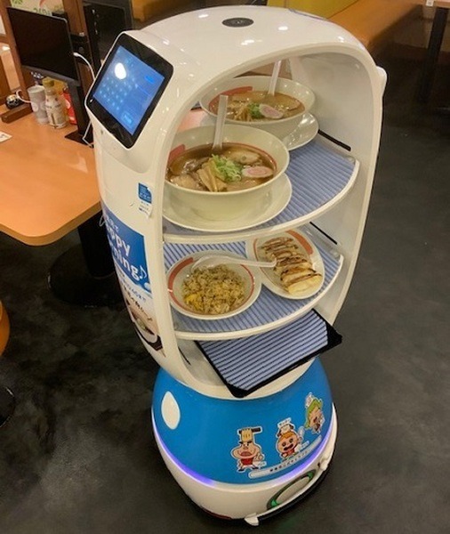 【ラーメン業界日本初】幸楽苑が非接触型の配膳ロボット「K-1号」の実証実験を開始　コロナ対策や人手不足解消で自動化を加速