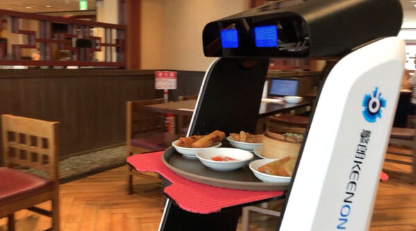 横浜中華街「招福門」で自動配膳ロボット「T5」 導入の実証実験が開始 最大5ヶ所に同時配送を可能とする