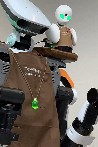 【速報】遠隔操作とロボで「テレバリスタ」の夢を実現　分身ロボット「OriHime」と協働ロボット「NEXTAGE」の合体連携　デモ公開　