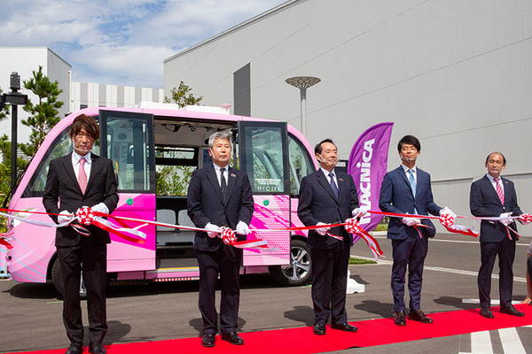 ハンドルのない自動運転バスがついに実用化　定常運行は東京の羽田「HICity」が先陣　運行開始セレモニーと体験会レポート