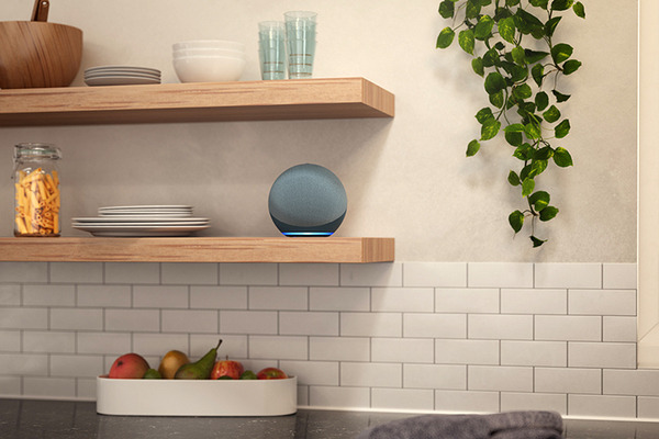 Amazon Echoシリーズの新製品を発表！今度のEchoは球体デザイン、音質をさらに改良　「Echo」「Echo Dot」「Echo Dot with clock」