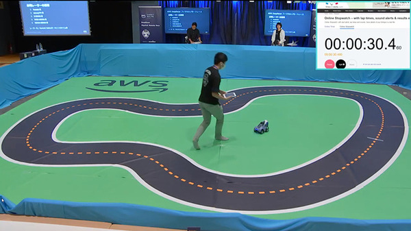 AWSが自動運転のAIロボットカー「DeepRacer」のレースを開催！強化学習の完全自走型レーシングカーの新モデル「Evo」も披露