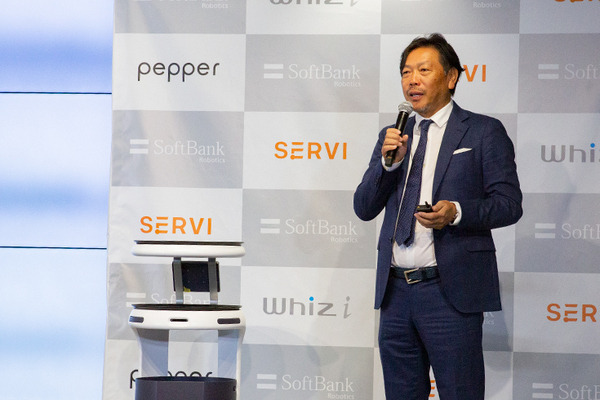 ソフトバンクロボティクスが配膳ロボット「Servi」(サービィ)を公開　デニーズ、とんでん、焼肉きんぐ、コスモポリタン等が導入