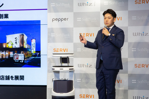 ソフトバンクロボティクスが配膳ロボット「Servi」(サービィ)を公開　デニーズ、とんでん、焼肉きんぐ、コスモポリタン等が導入