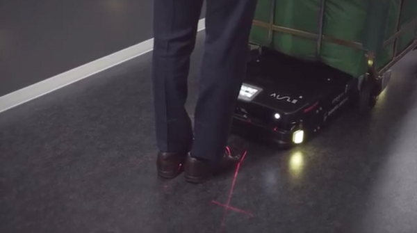 日本ホテル「メズム東京」に最新型リネン搬送ロボット「AISLE」導入　定時に使用済みリネンが入った各階の台車を自動で交換