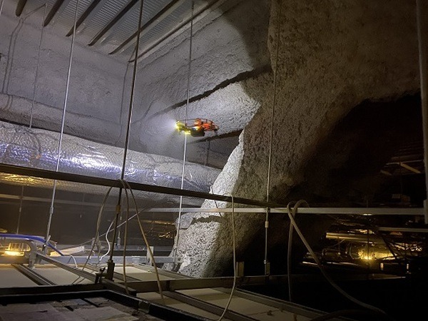 京急百貨店で世界最小クラスのドローンを活用して天井裏点検を実証実験　有用性を実証　京急アクセラレータープログラム