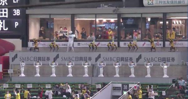 PepperやSpot、拍手ロボットが応援ダンスを披露 ホークス VS ファイターズ「＃ロボット応援大戦」柳田選手が欲しいロボットとは?