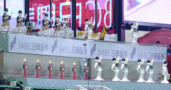 PepperやSpot、拍手ロボットが応援ダンスを披露 ホークス VS ファイターズ「＃ロボット応援大戦」柳田選手が欲しいロボットとは?