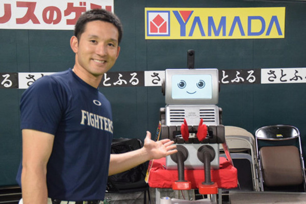 PepperやSpot、拍手ロボットが応援ダンスを披露 ホークス VS ファイターズ「＃ロボット応援大戦」柳田選手が欲しいロボットとは?