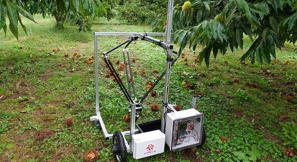 自動栗拾いロボット「Arm-I」の実証試験を実施　AI認識とパラレルリンクロボットアームを搭載　アトラックラボ
