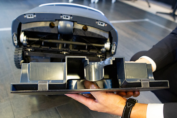 AI清掃ロボット「Whiz」(ウィズ)の累計販売が1万台を突破！吸塵力が1.6倍アップの新型「Whiz i」新機能と変更点を解説